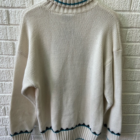 Geometric Patterned Sweater - Picture 4 of 5